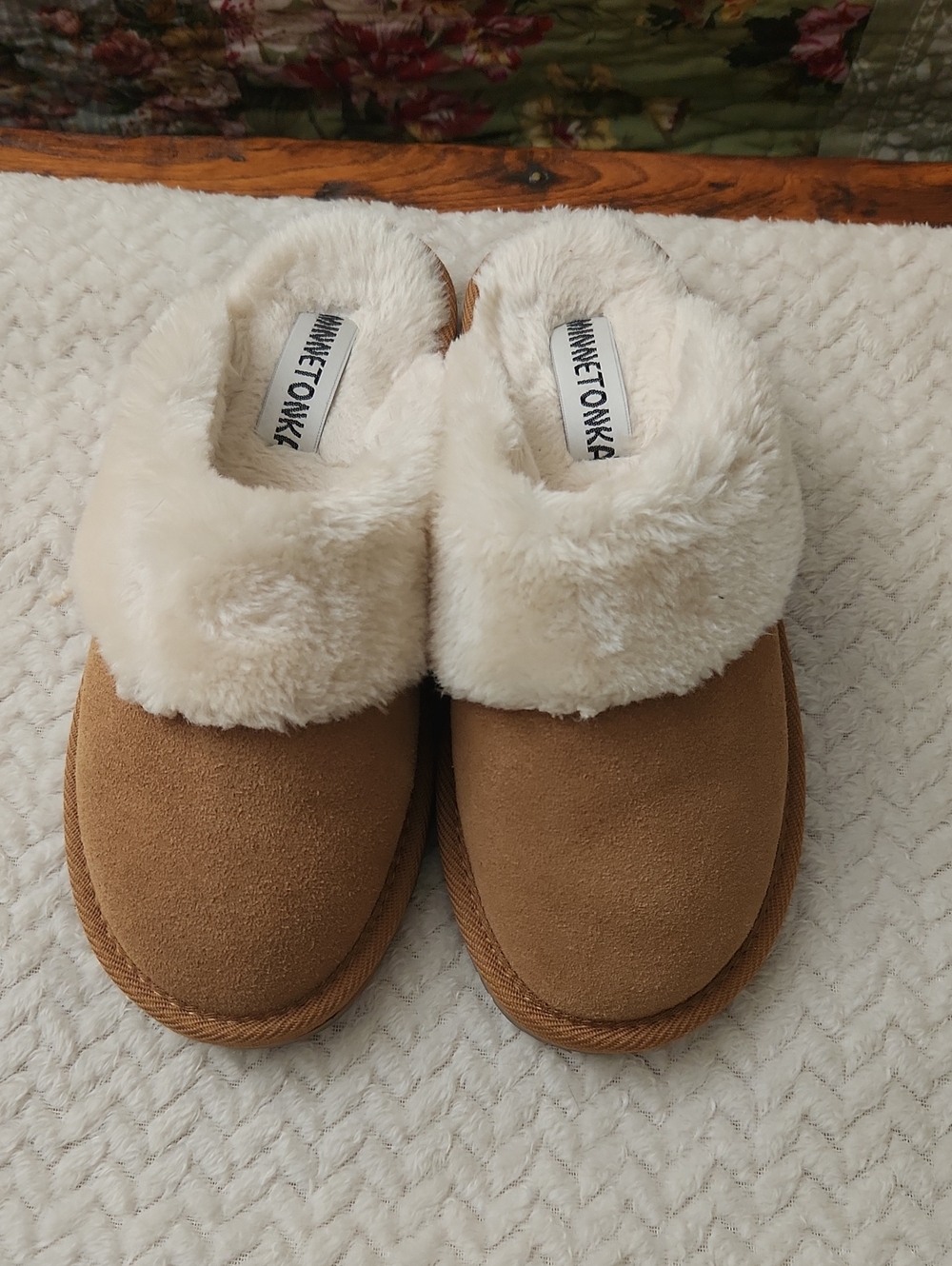 Minnetonka Cozy Faux-Fur Slide Slippers - Tan & Cream